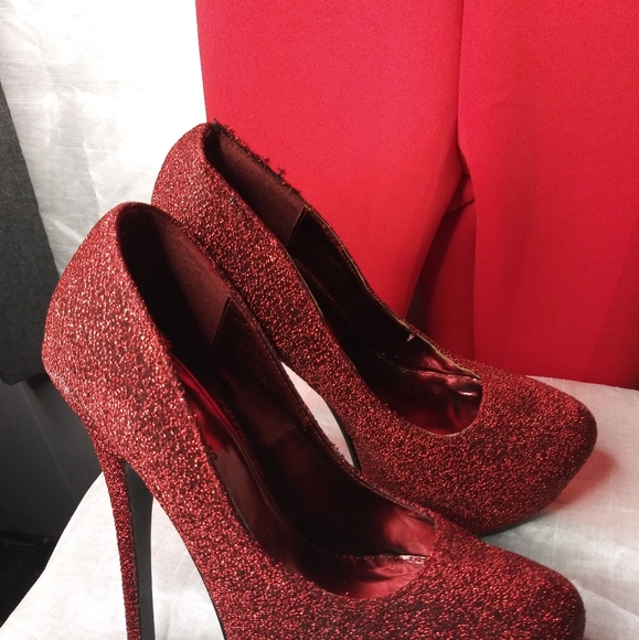 Shoes - Picture 2 of 15